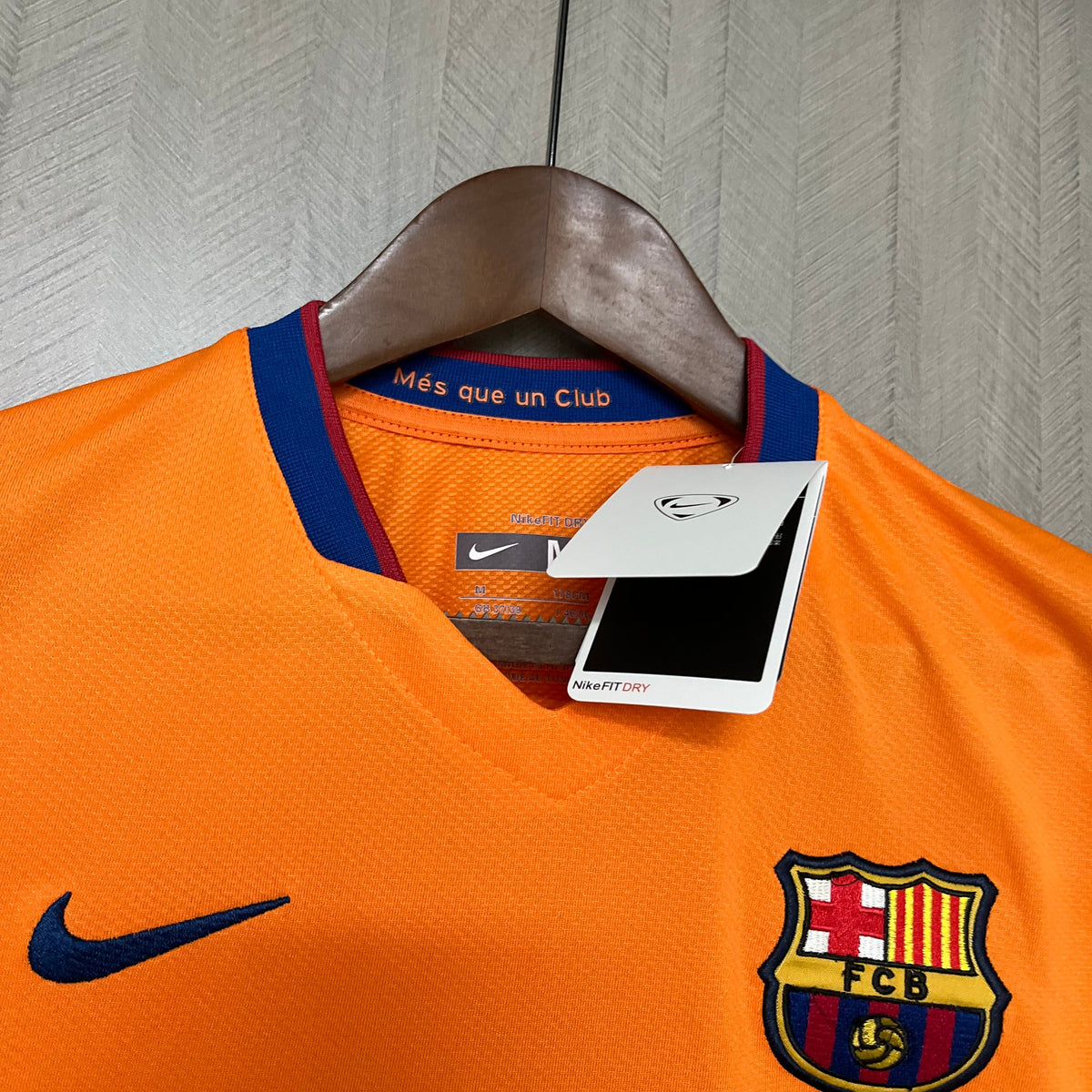 Barcelona Retro 2006/07 away