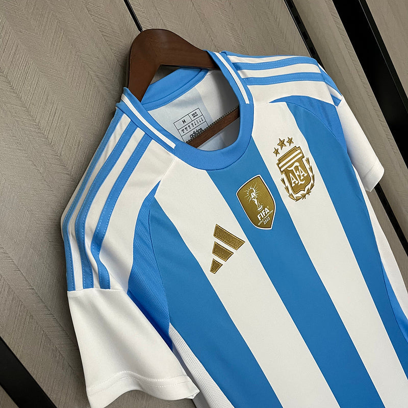 Camisa Seleção Argentina Home 2024/25 + Patch Campeão - Branca e Azul