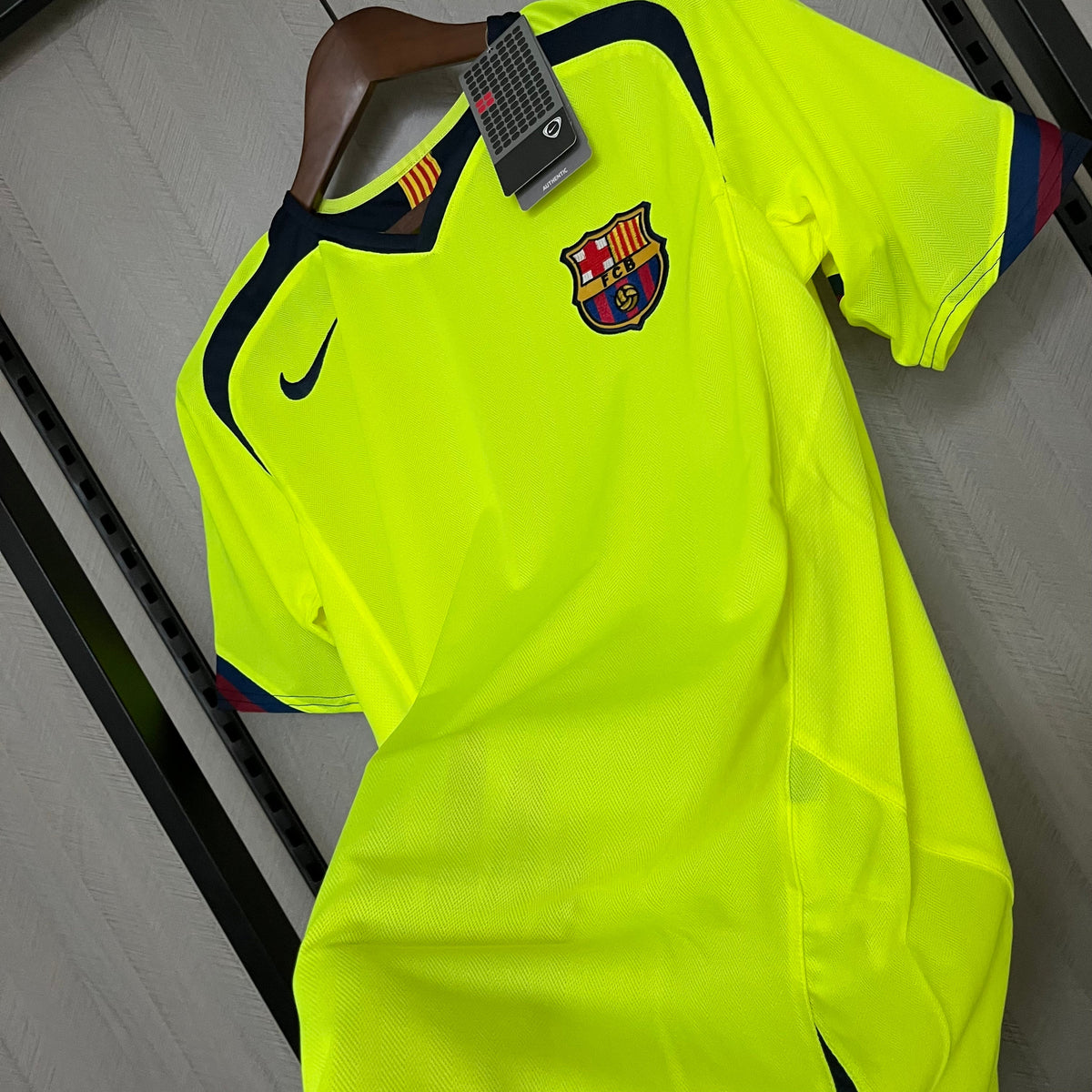 Barcelona Retro 2005/06 away