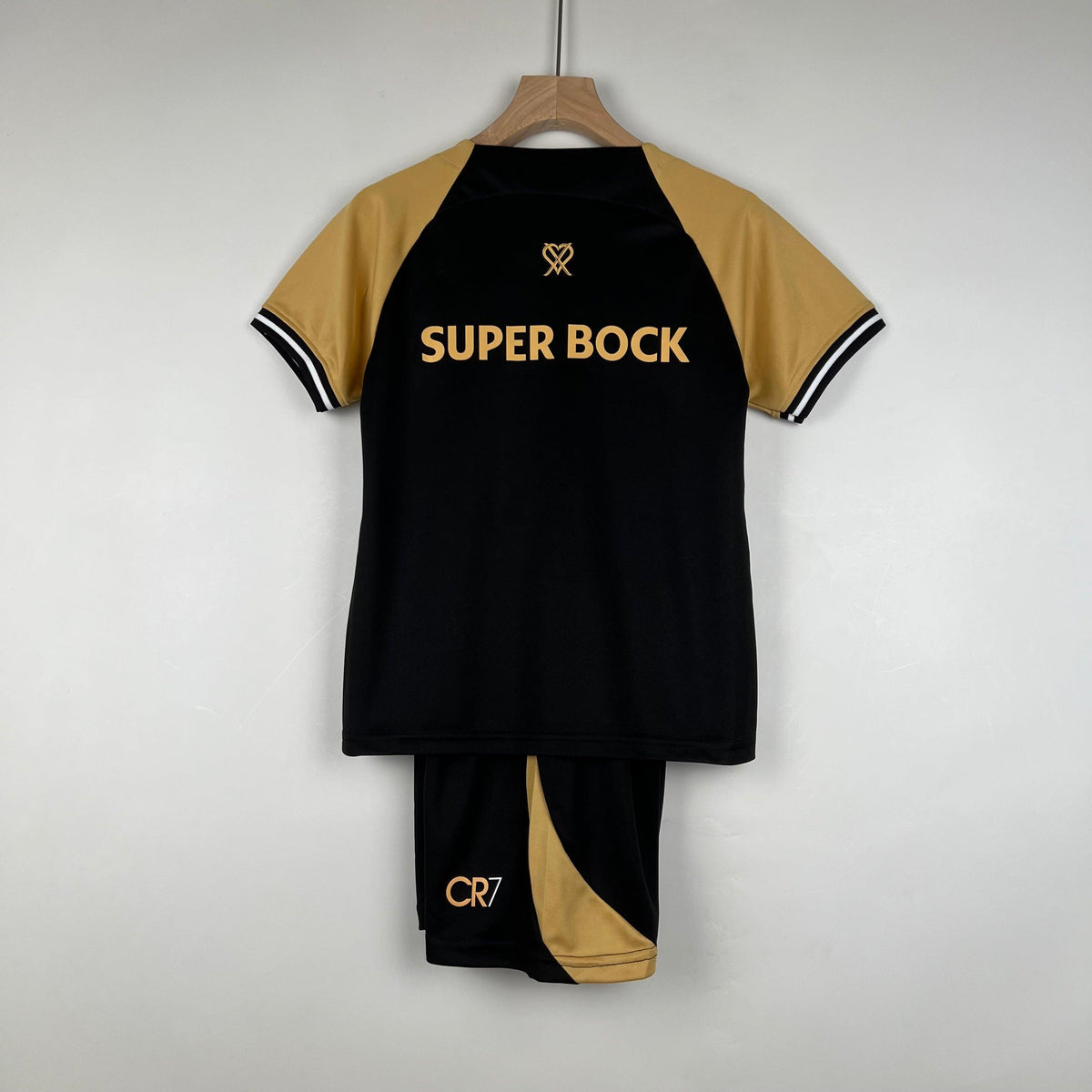 Kit Infantil Sporting III 23/24 CR7 - Preto e Dourado